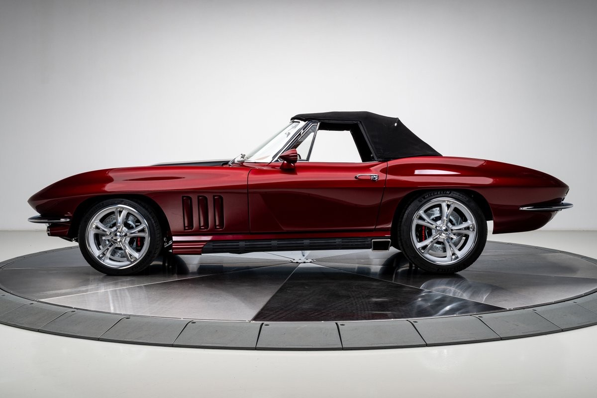 Chevrolet-Corvette-1966-Convertible-21