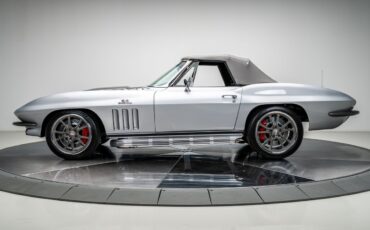 Chevrolet-Corvette-1966-Convertible-21