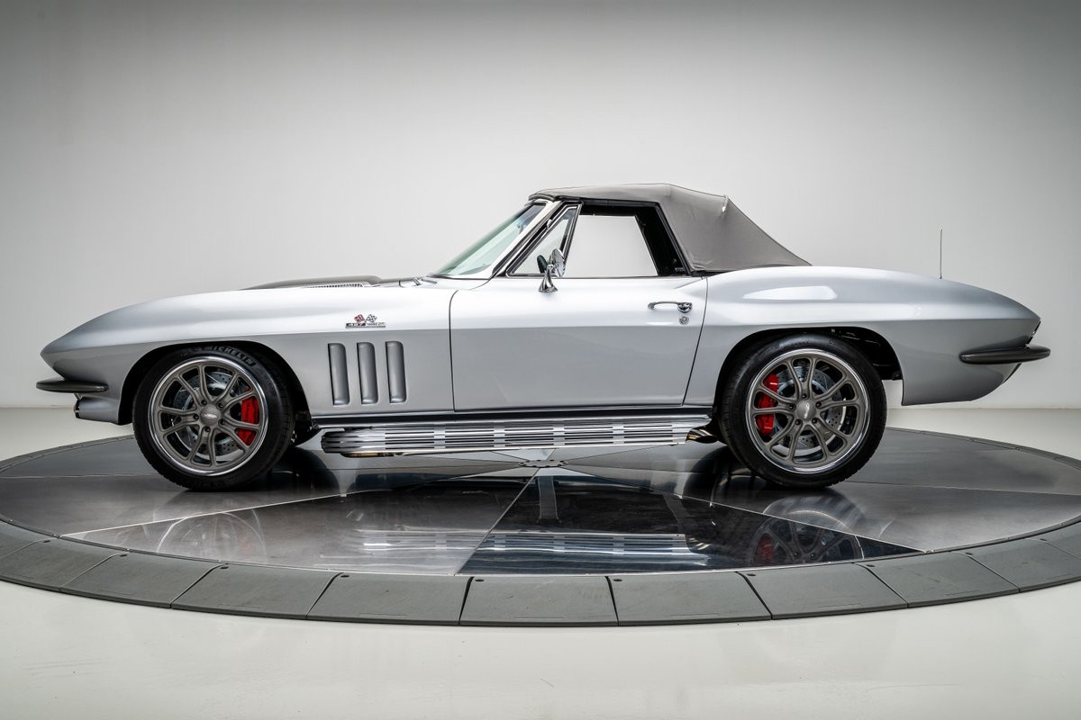 Chevrolet-Corvette-1966-Convertible-21