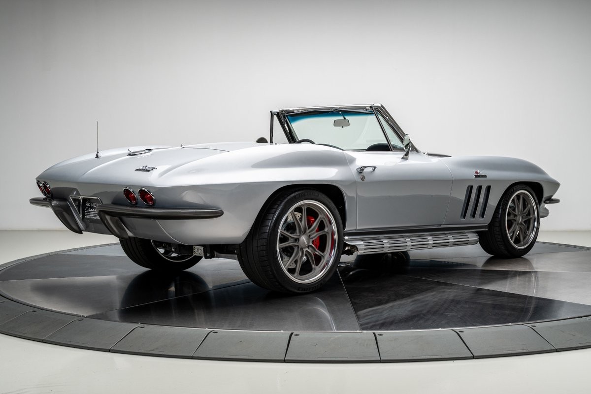 Chevrolet-Corvette-1966-Convertible-23