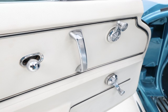 Chevrolet-Corvette-1966-Convertible-29