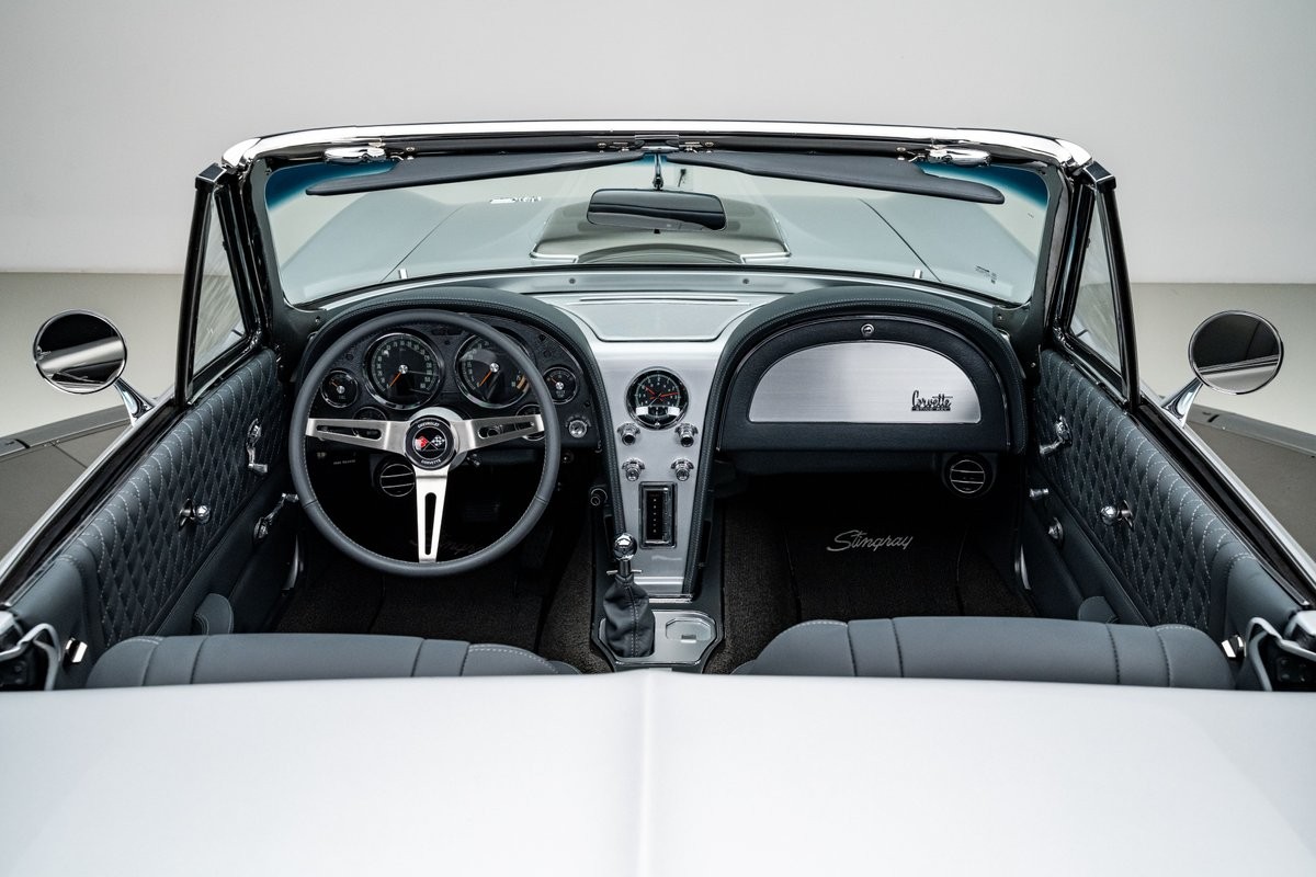 Chevrolet-Corvette-1966-Convertible-3