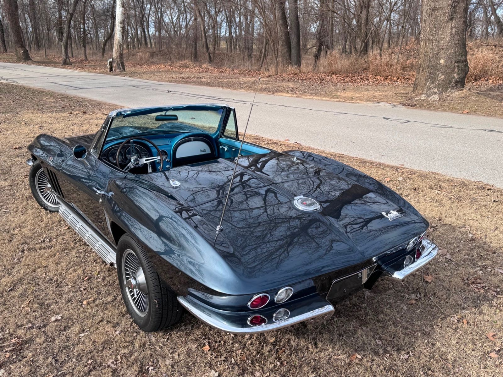 Chevrolet-Corvette-1966-Convertible-3