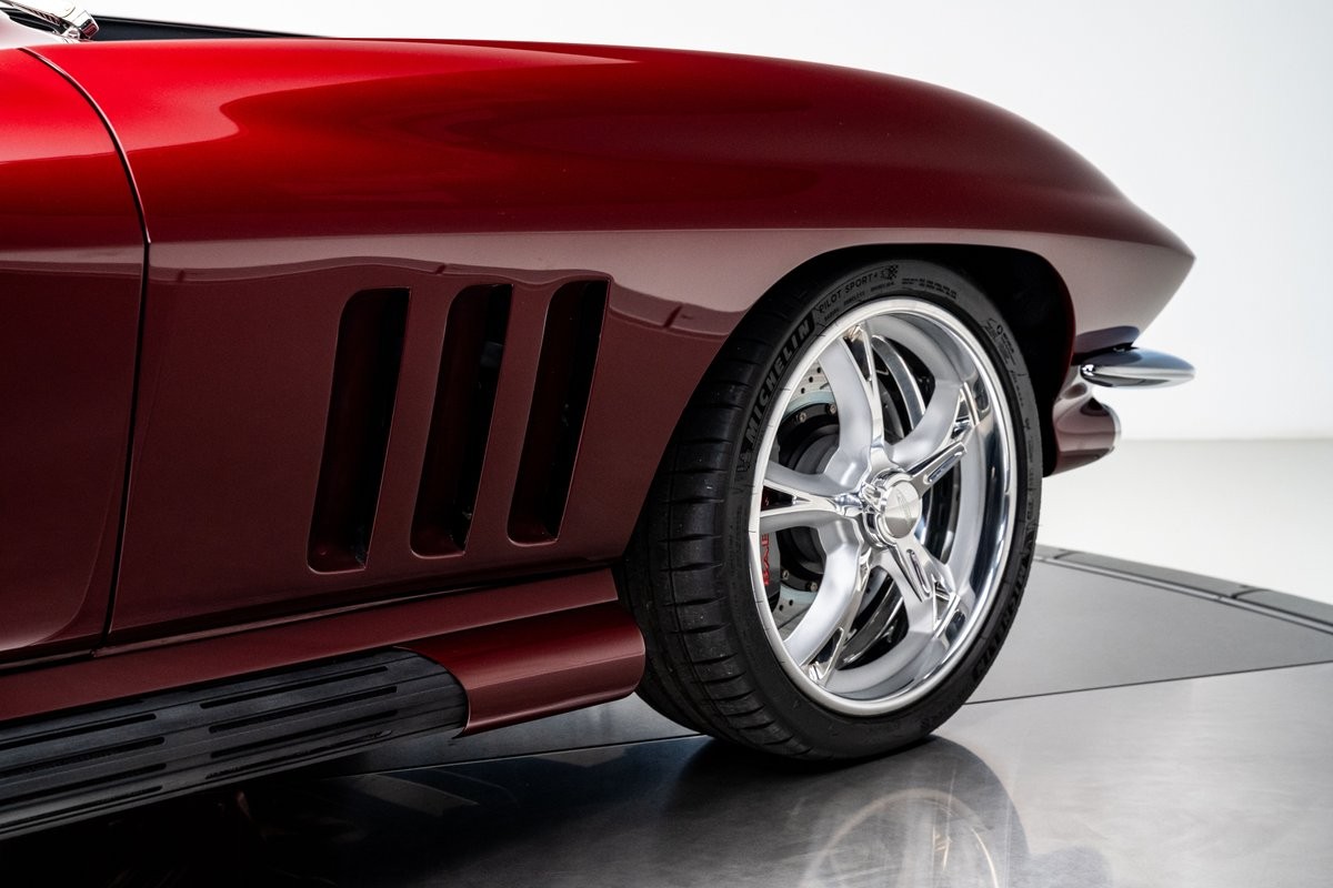 Chevrolet-Corvette-1966-Convertible-32