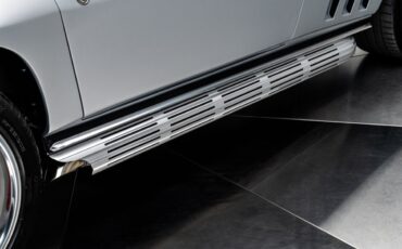 Chevrolet-Corvette-1966-Convertible-34