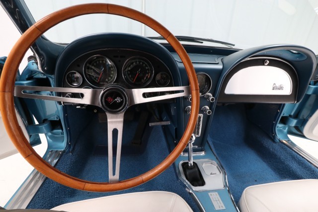 Chevrolet-Corvette-1966-Convertible-34