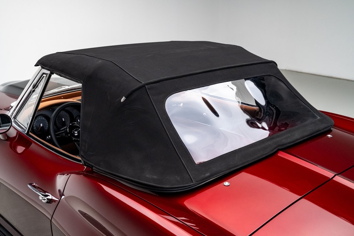 Chevrolet-Corvette-1966-Convertible-35