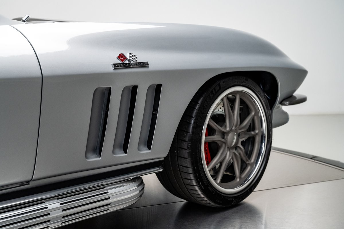 Chevrolet-Corvette-1966-Convertible-35