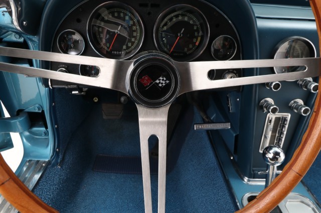 Chevrolet-Corvette-1966-Convertible-35