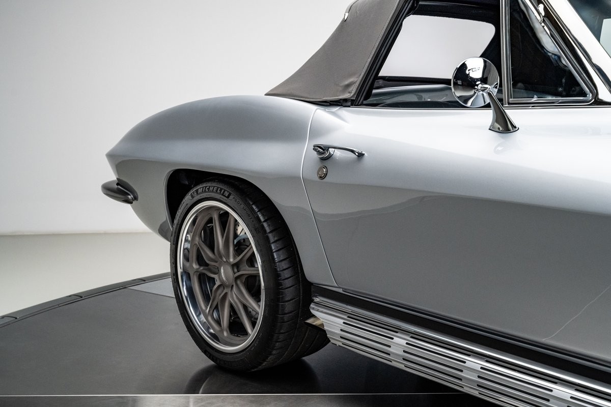 Chevrolet-Corvette-1966-Convertible-37
