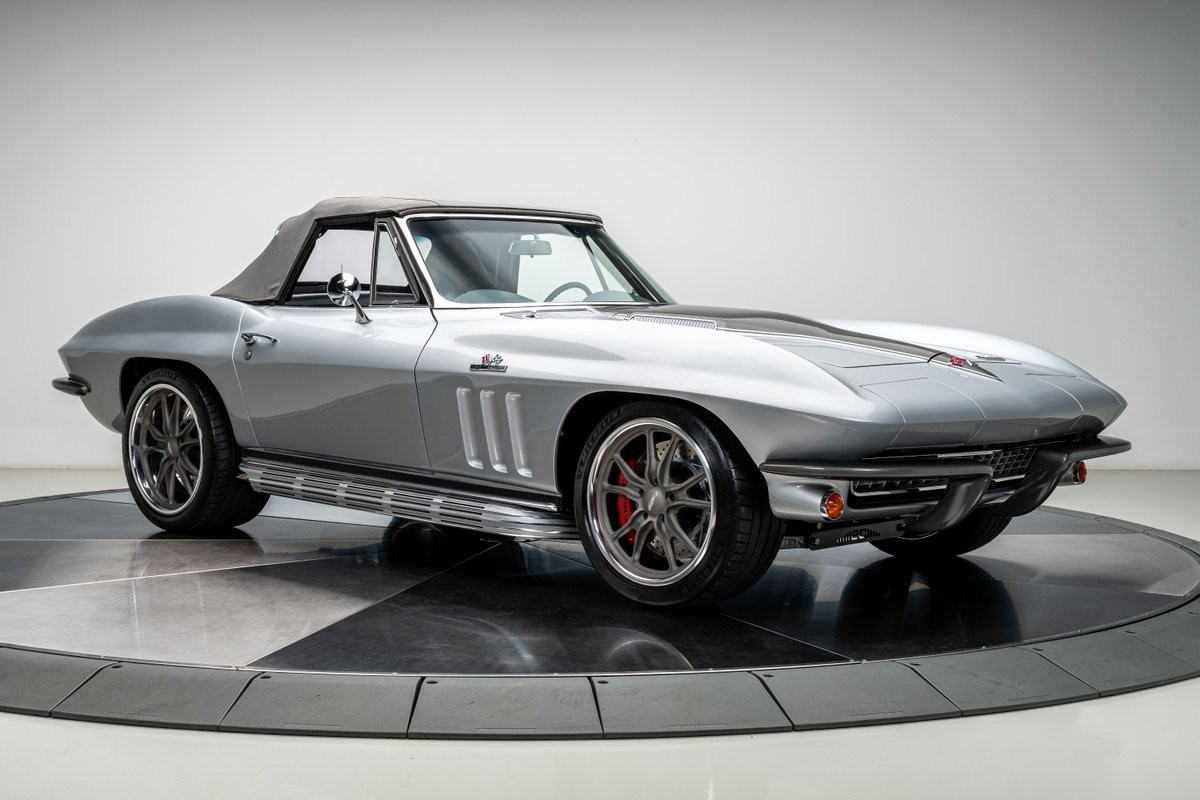 Chevrolet-Corvette-1966-Convertible-9