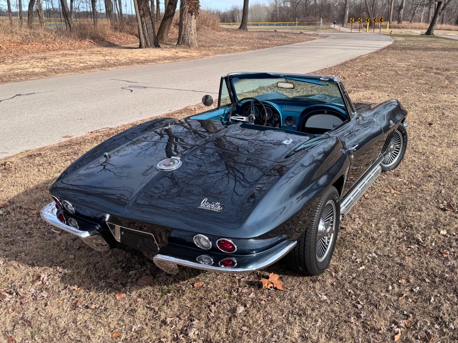 Chevrolet-Corvette-1966-Convertible-9