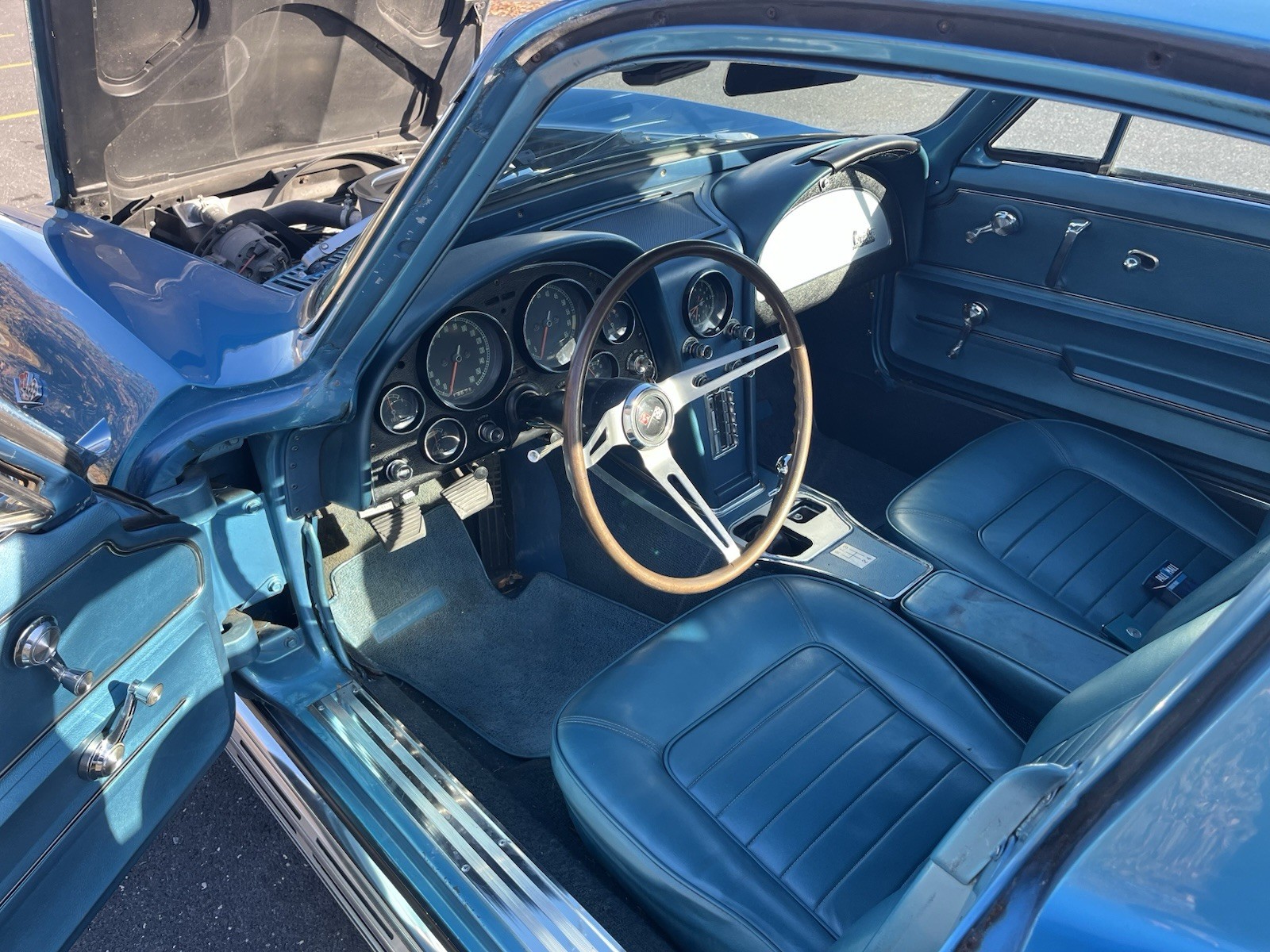 Chevrolet-Corvette-1966-Coupe-1