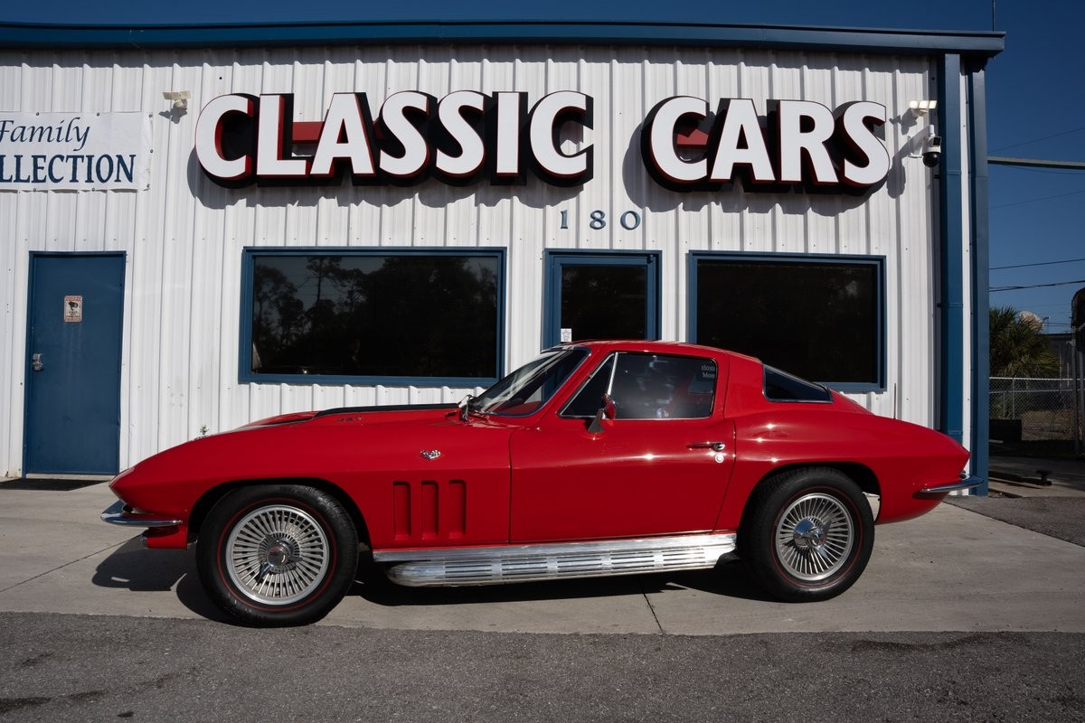 Chevrolet-Corvette-1966-Coupe-1
