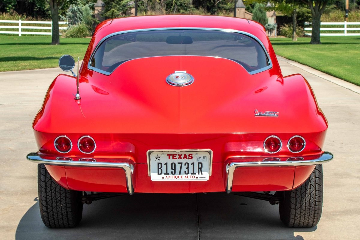 Chevrolet-Corvette-1966-Coupe-10