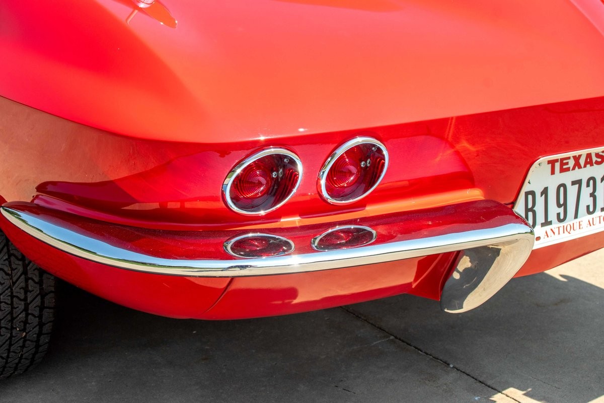 Chevrolet-Corvette-1966-Coupe-11