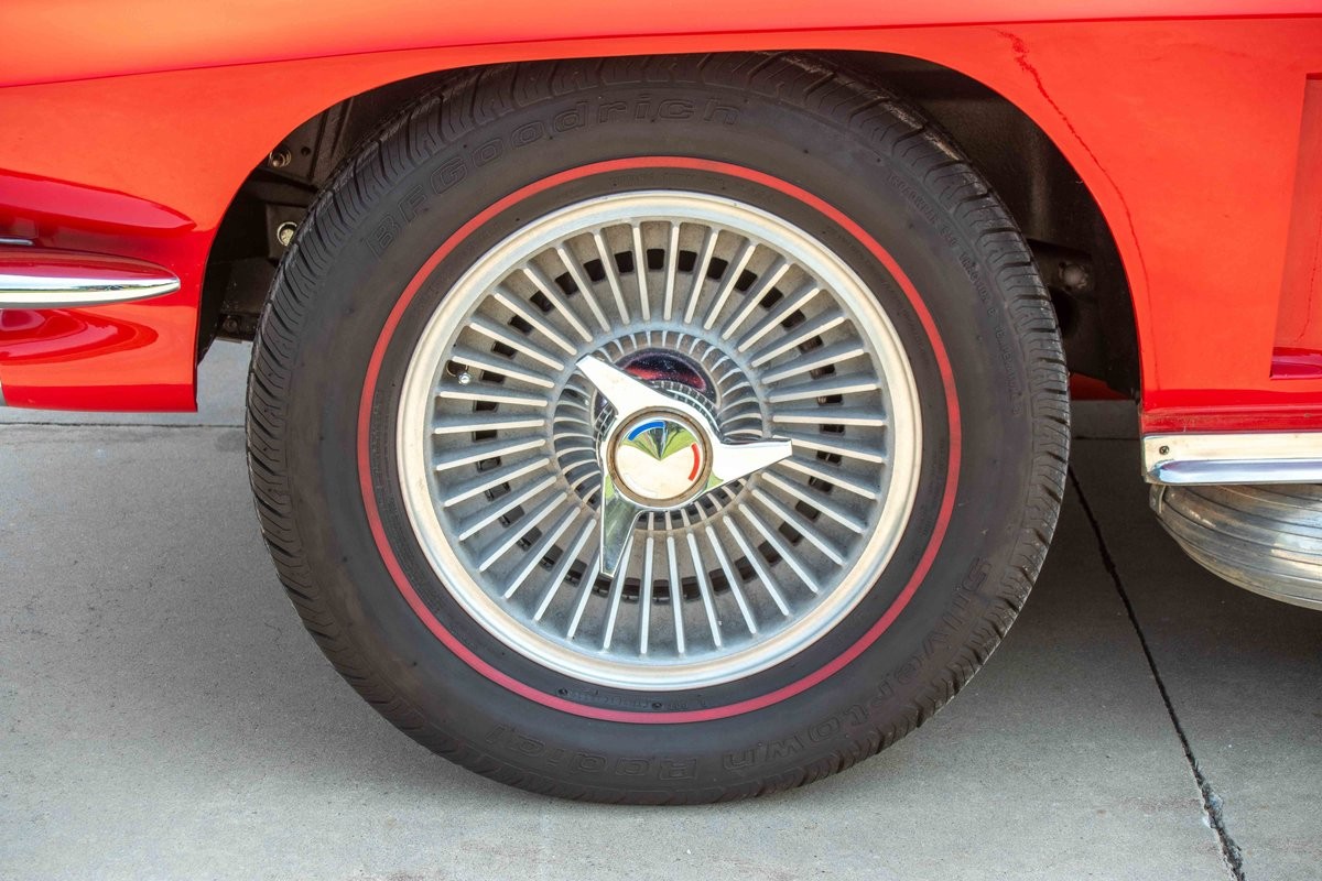 Chevrolet-Corvette-1966-Coupe-13