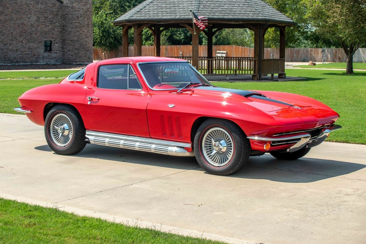Chevrolet-Corvette-1966-Coupe-14