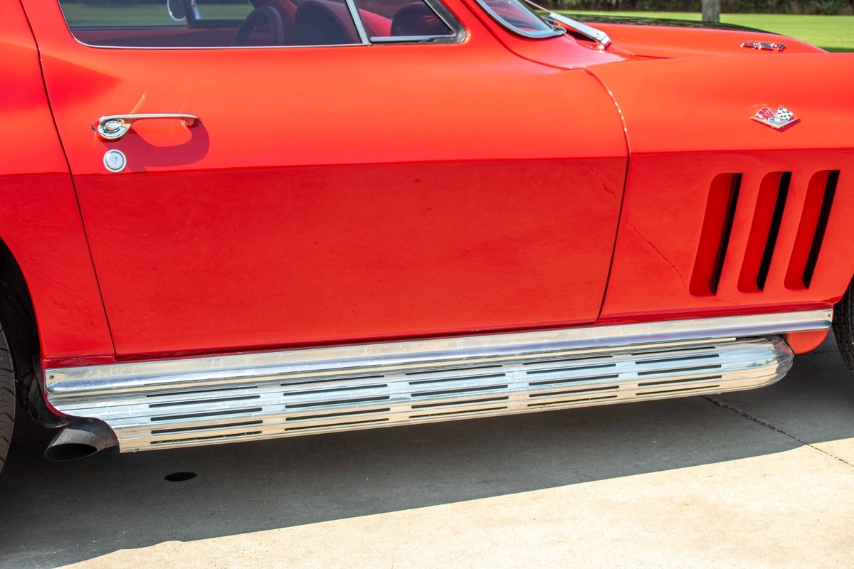 Chevrolet-Corvette-1966-Coupe-15