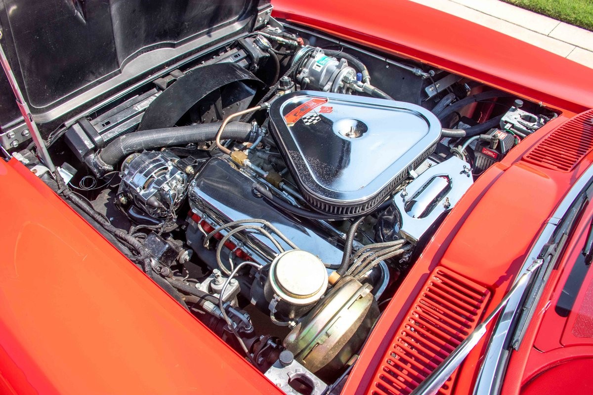 Chevrolet-Corvette-1966-Coupe-16