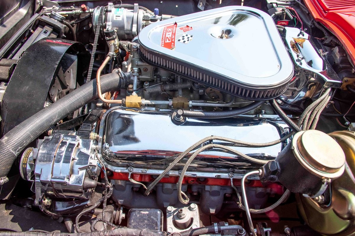 Chevrolet-Corvette-1966-Coupe-17