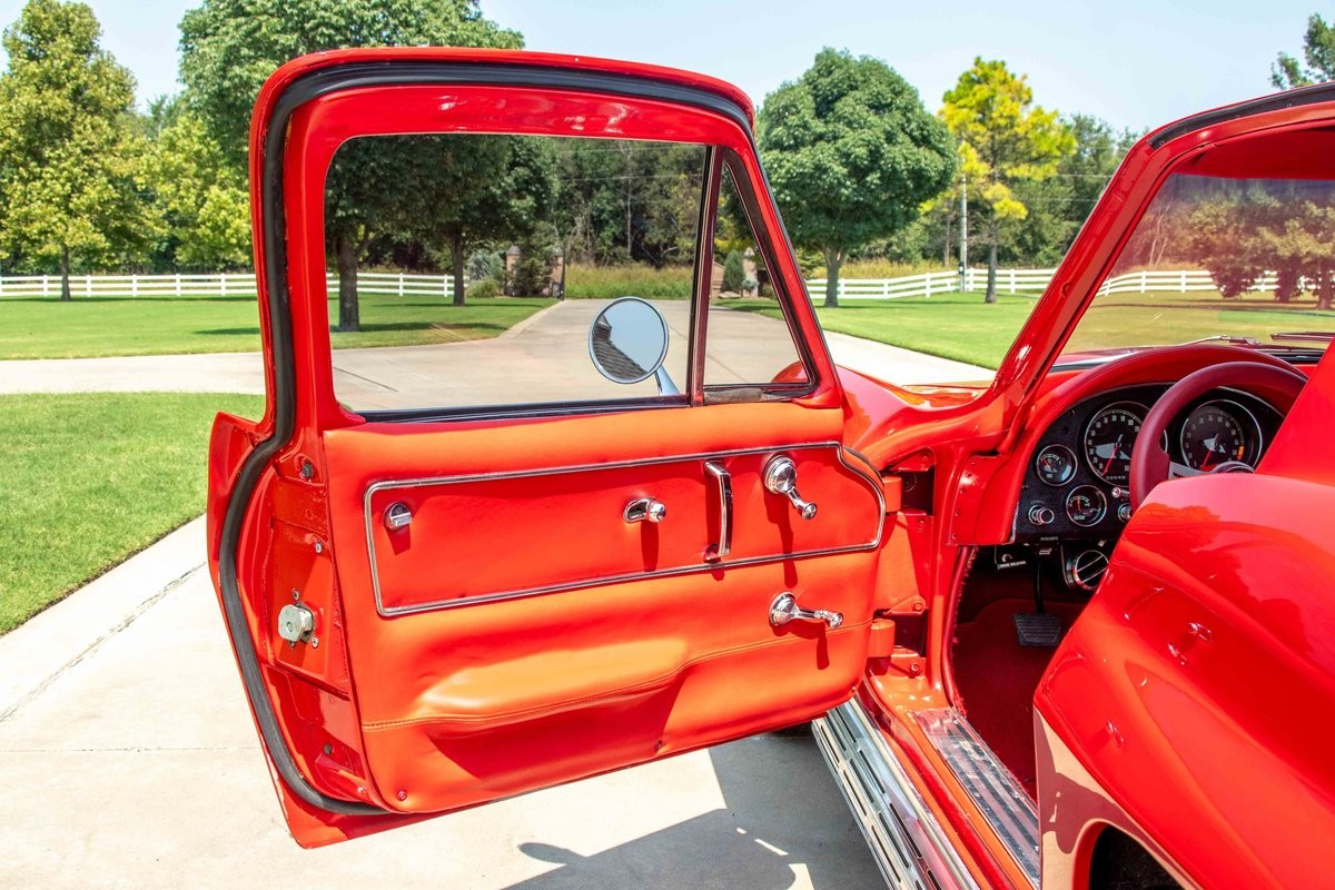 Chevrolet-Corvette-1966-Coupe-18