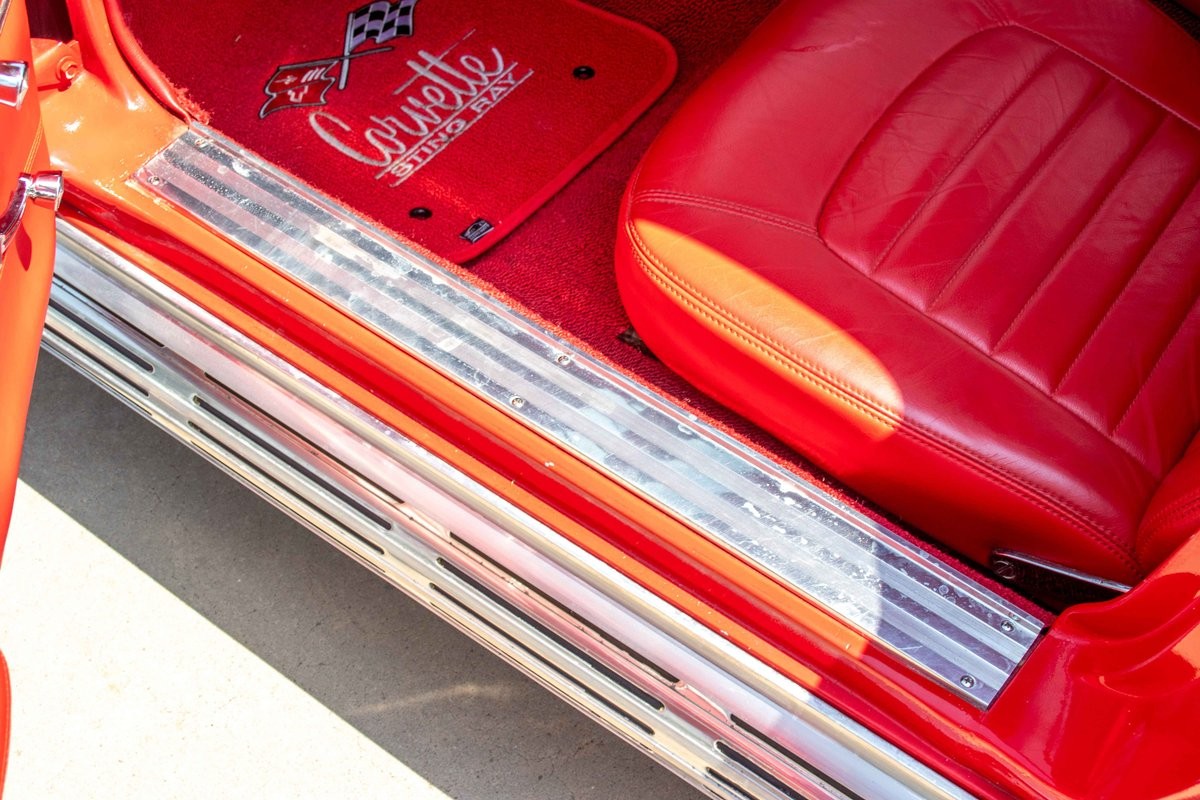 Chevrolet-Corvette-1966-Coupe-19