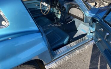 Chevrolet-Corvette-1966-Coupe-2