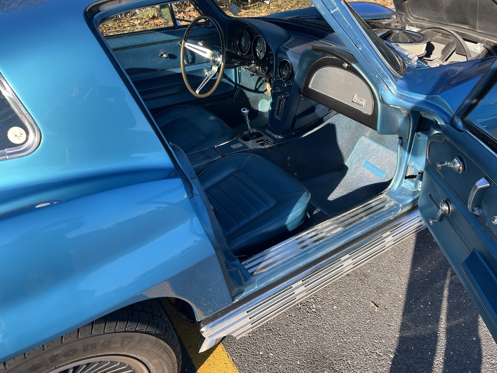 Chevrolet-Corvette-1966-Coupe-2