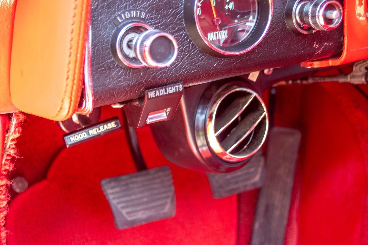 Chevrolet-Corvette-1966-Coupe-22