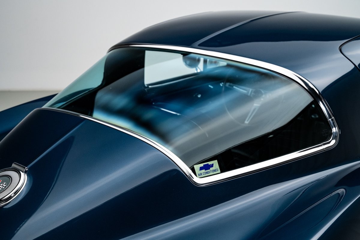 Chevrolet-Corvette-1966-Coupe-23