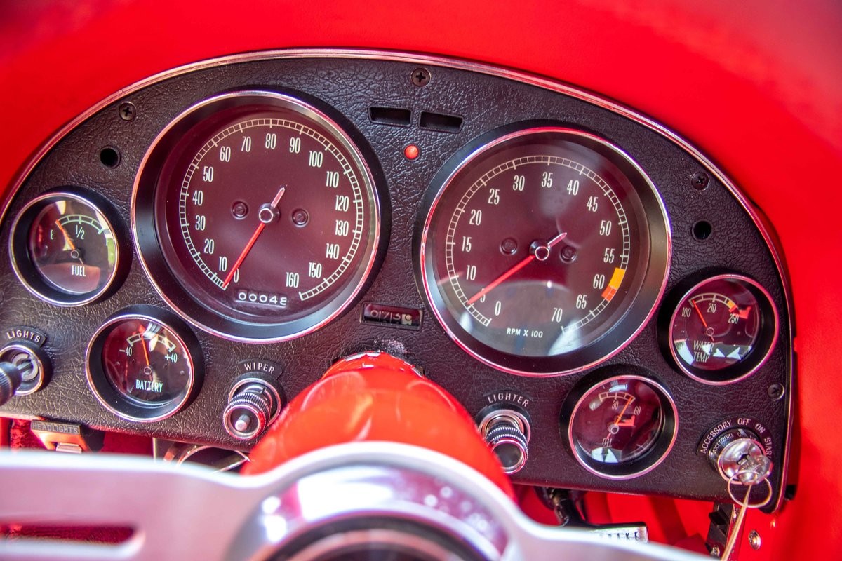 Chevrolet-Corvette-1966-Coupe-24