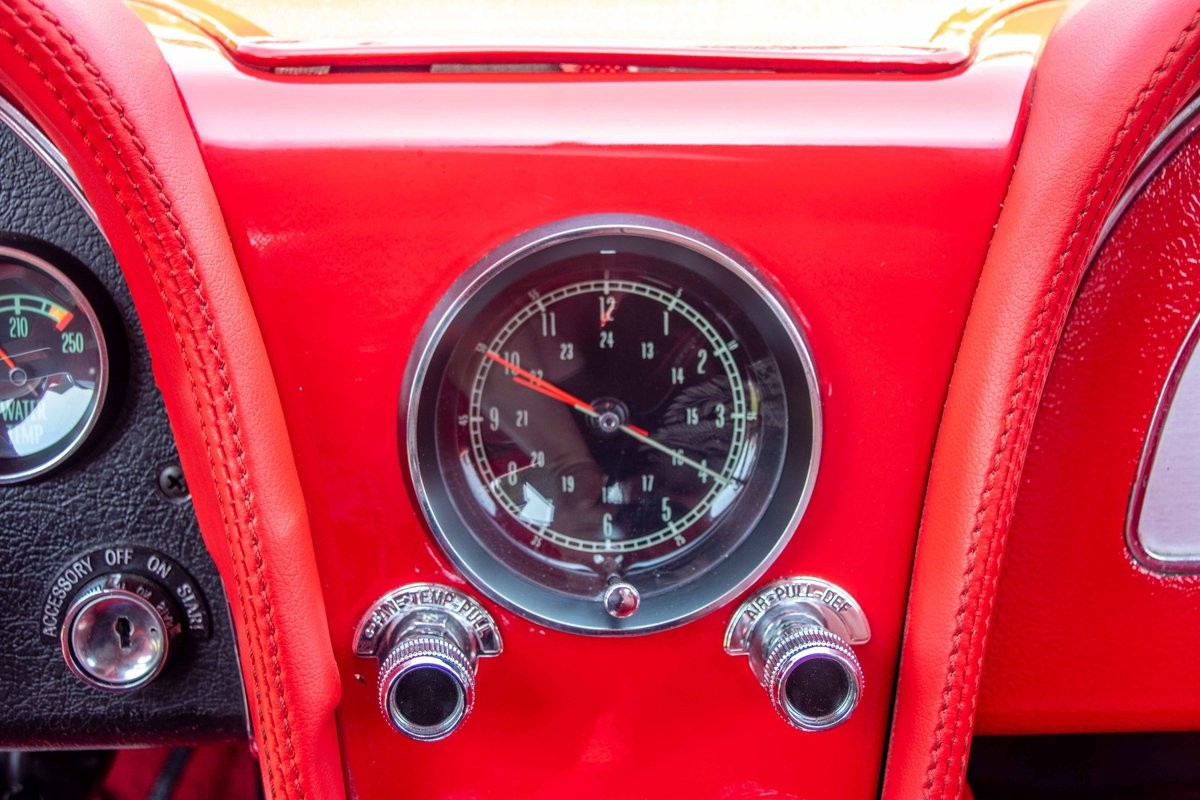 Chevrolet-Corvette-1966-Coupe-28