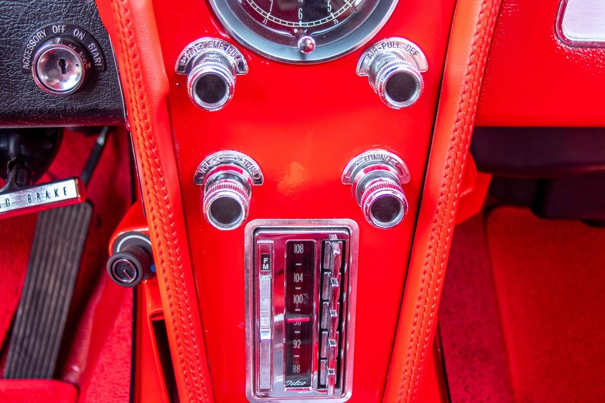 Chevrolet-Corvette-1966-Coupe-29