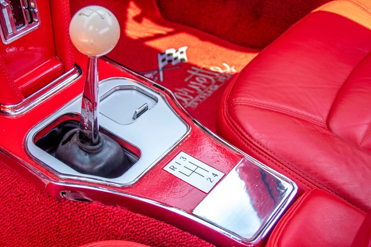 Chevrolet-Corvette-1966-Coupe-30