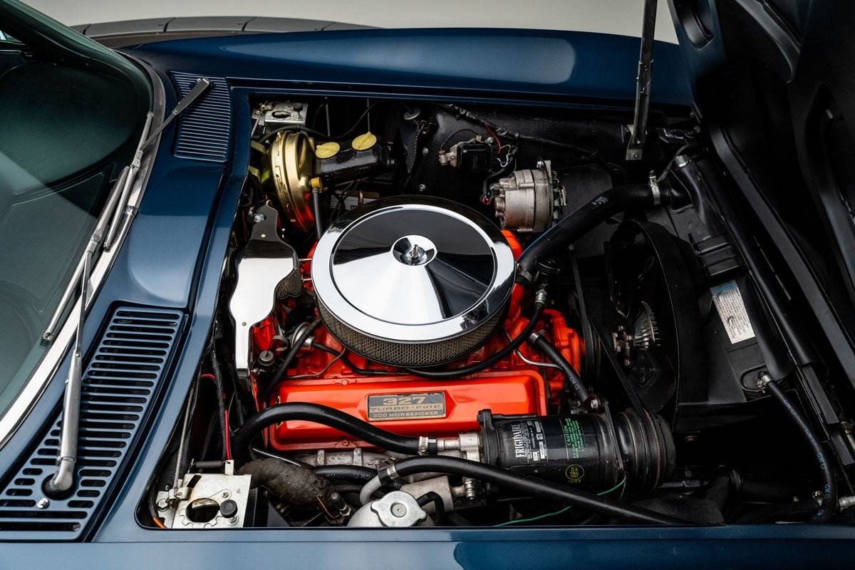 Chevrolet-Corvette-1966-Coupe-31