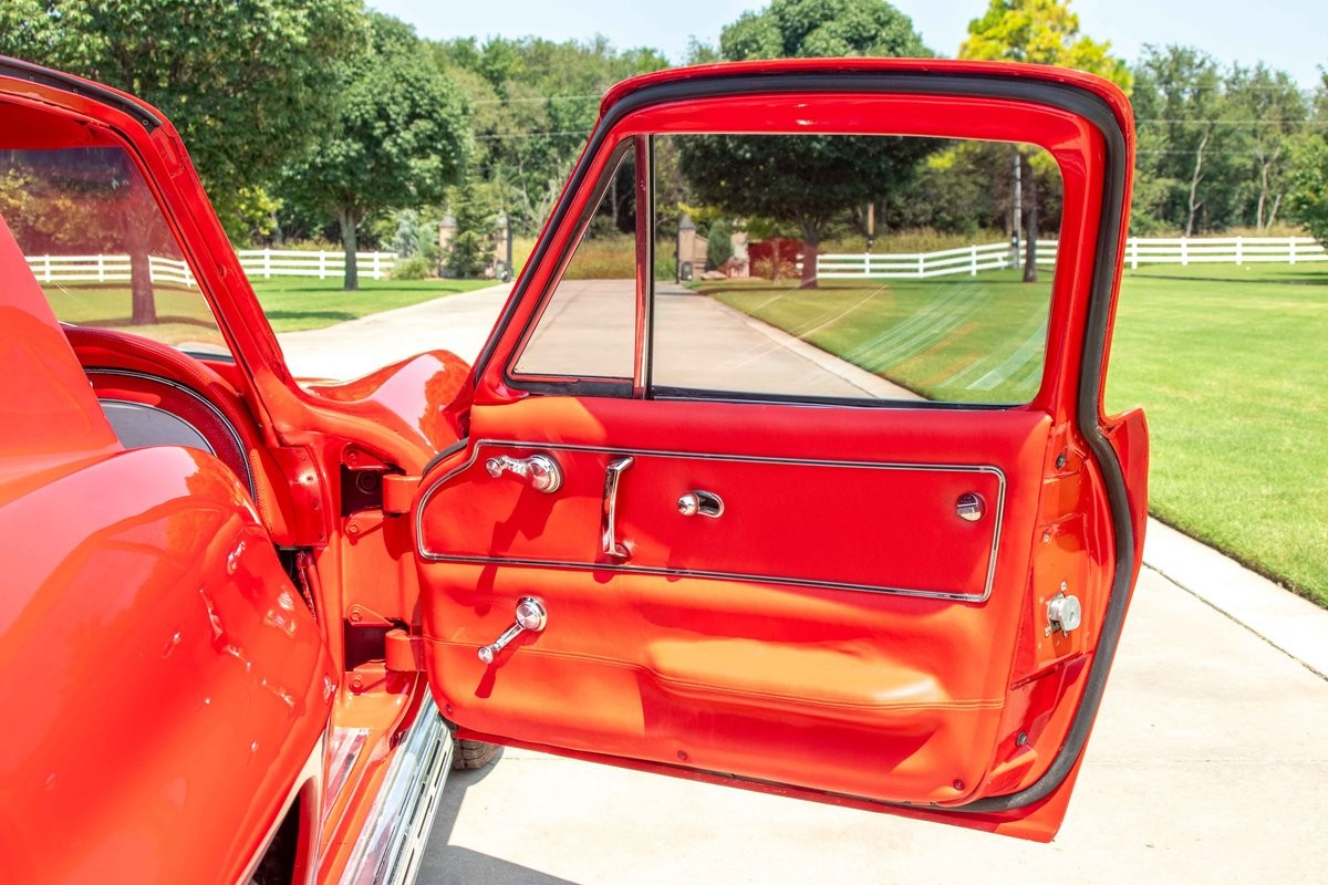 Chevrolet-Corvette-1966-Coupe-31