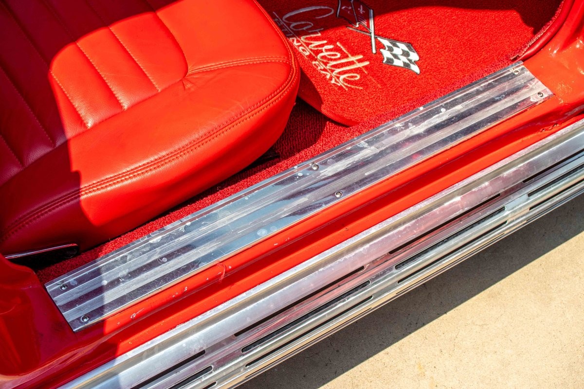 Chevrolet-Corvette-1966-Coupe-32