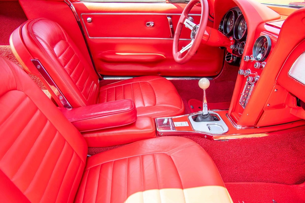 Chevrolet-Corvette-1966-Coupe-33