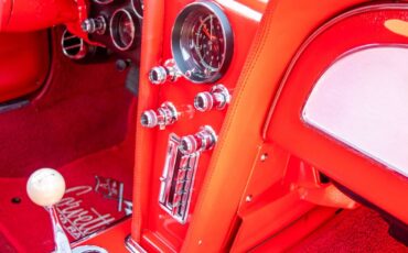 Chevrolet-Corvette-1966-Coupe-34