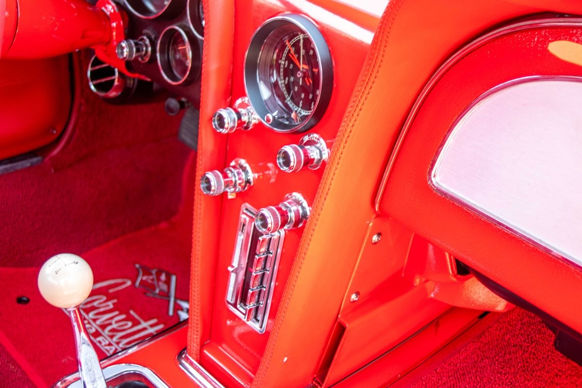 Chevrolet-Corvette-1966-Coupe-34