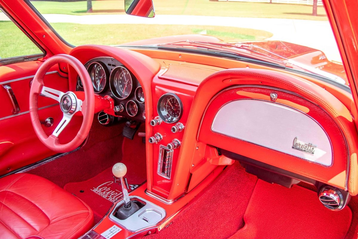 Chevrolet-Corvette-1966-Coupe-35