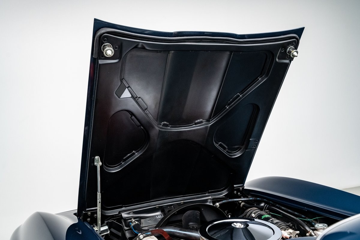 Chevrolet-Corvette-1966-Coupe-37