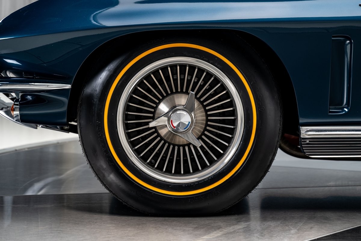 Chevrolet-Corvette-1966-Coupe-38