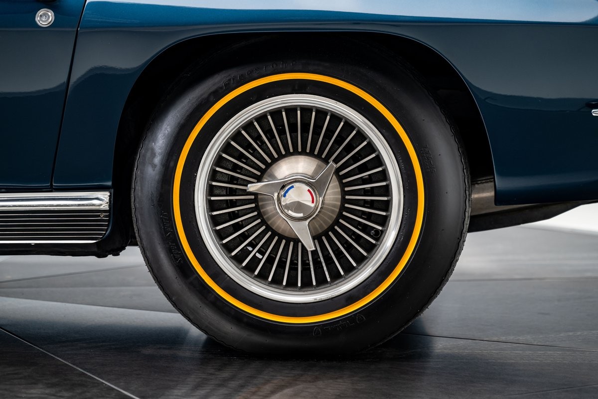 Chevrolet-Corvette-1966-Coupe-39