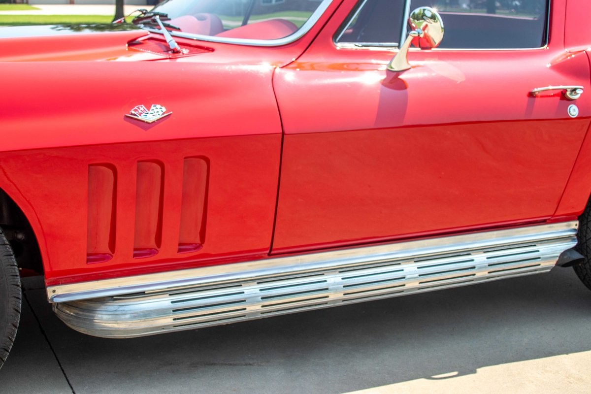 Chevrolet-Corvette-1966-Coupe-4