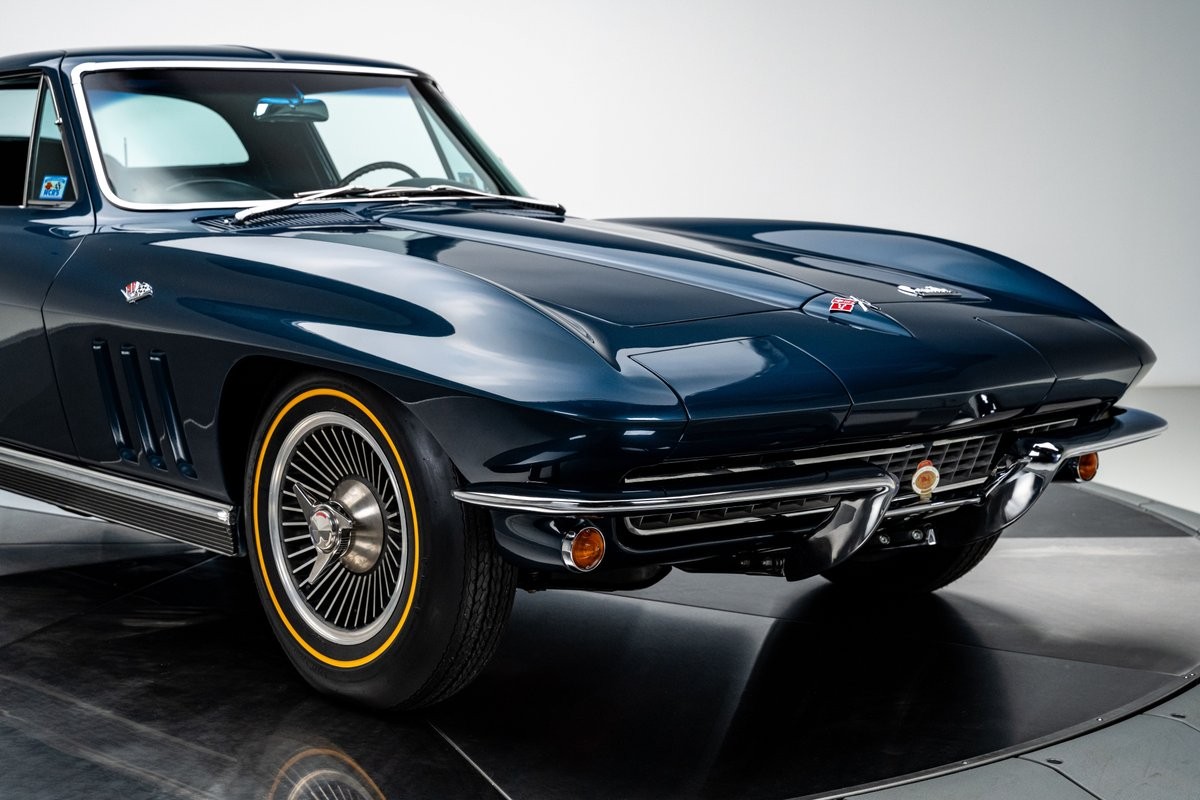 Chevrolet-Corvette-1966-Coupe-9