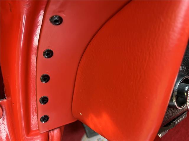 Chevrolet-Corvette-1967-CONVT-17