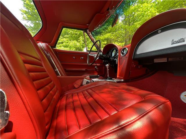 Chevrolet-Corvette-1967-CONVT-32