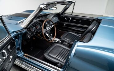 Chevrolet-Corvette-1967-Convertible-2